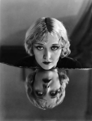 Mary nolan reflet.jpg